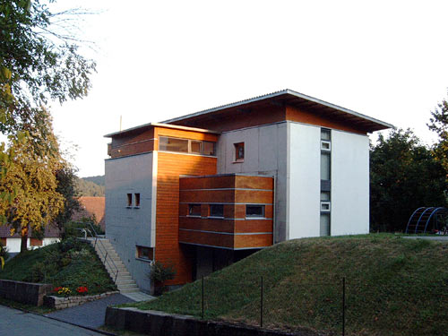 Wohnhaus in Sichtbeton- und Holztafelbauweise